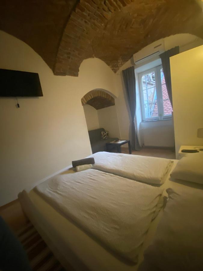 Guest House Nokturno Zagreb Buitenkant foto